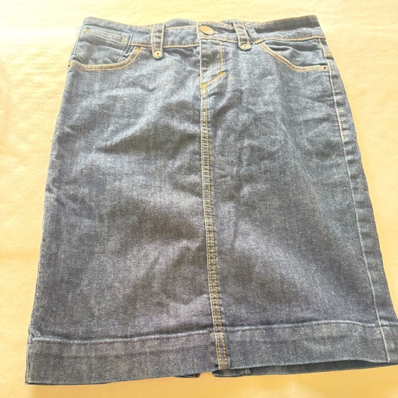 A|X Armani Exchange Dark Denim Pencil Skirt. Size 4 - Picture 1 of 9